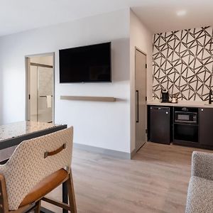 King Studio Suite